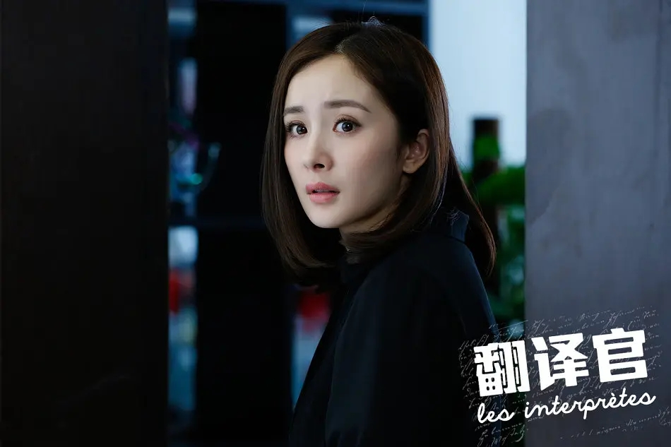 在《親愛的翻譯官》中被質疑發(fā)音而感慨“語言真的沒有捷徑可走”的楊冪，如今憑著一條解約文案翻紅